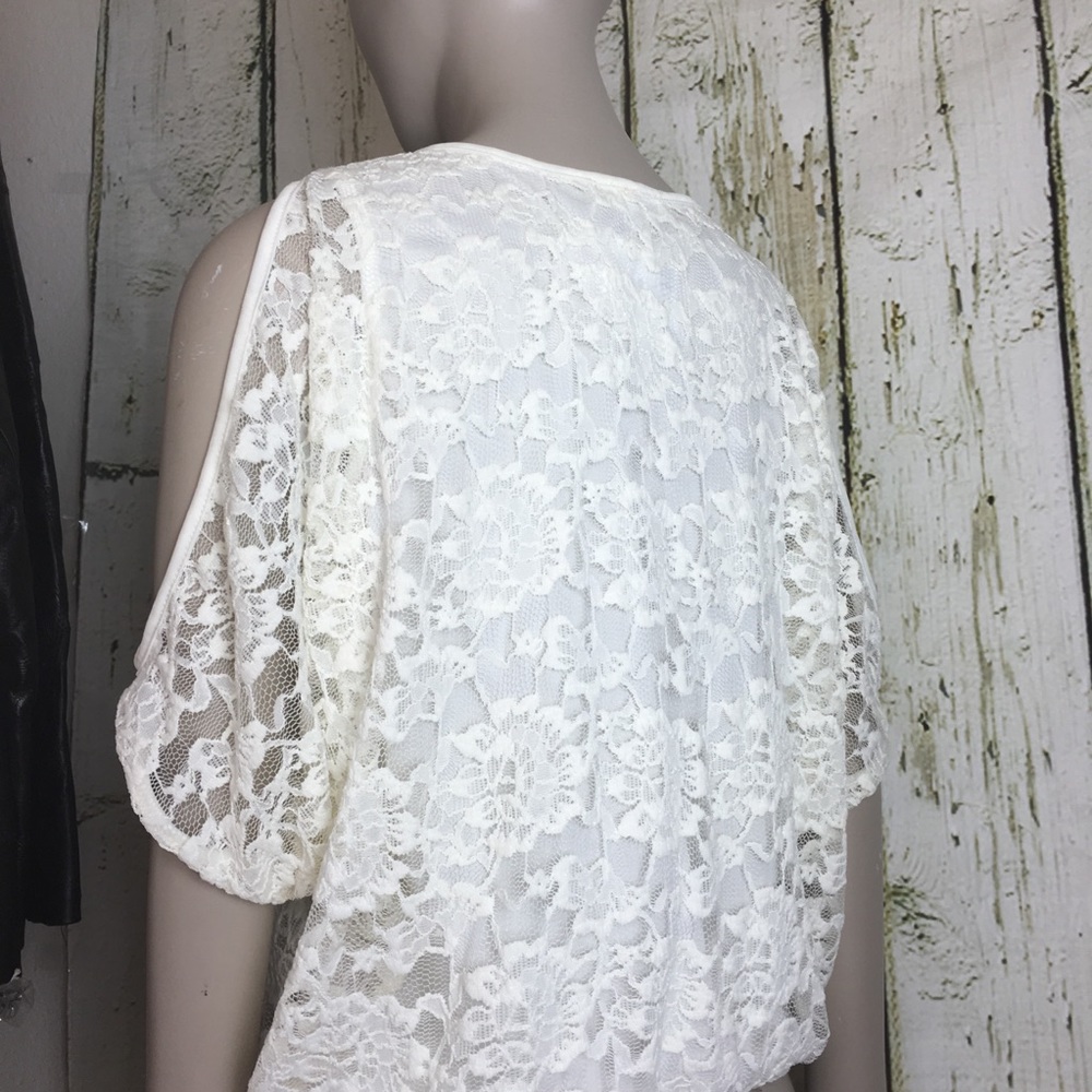White Lace Blouse Size L . (Juniors)NWT. - Picture 4 of 8